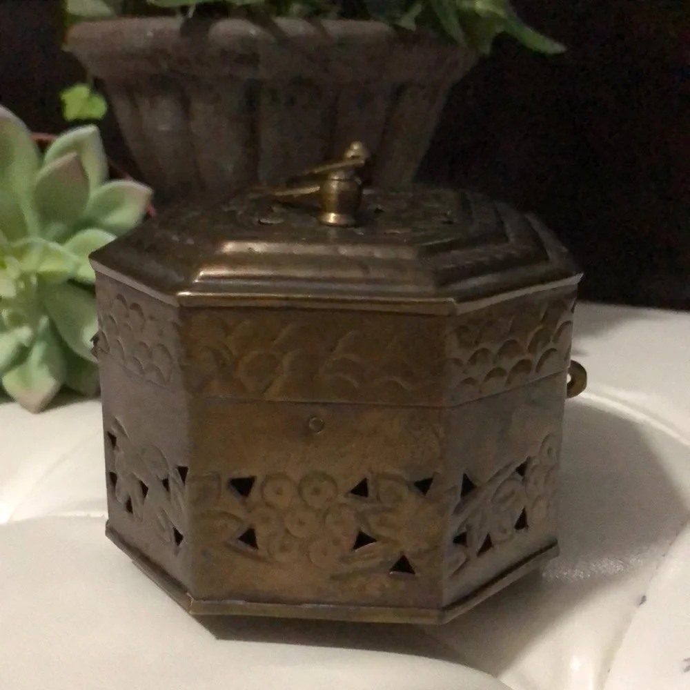 Vintage Brass Cricket Box-5x3.5x3